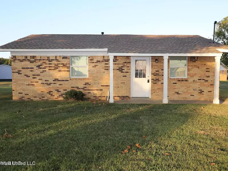 1004 Mcallister Drive, Belzoni, MS 39038