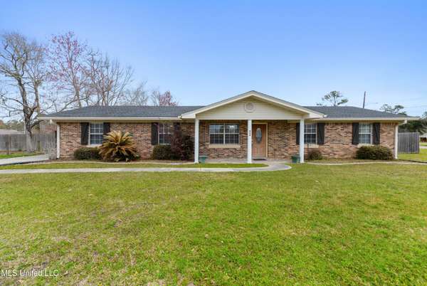 904 Waveland Avenue, Waveland, MS 39576