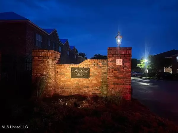 Ocean Springs, MS 39564,210 Armand Oaks