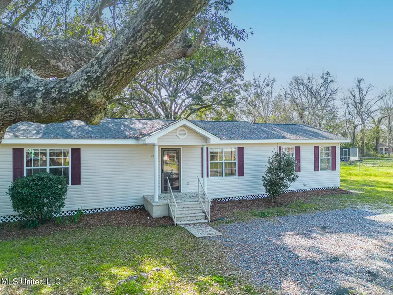 207 Gates Avenue, Long Beach, MS 39560