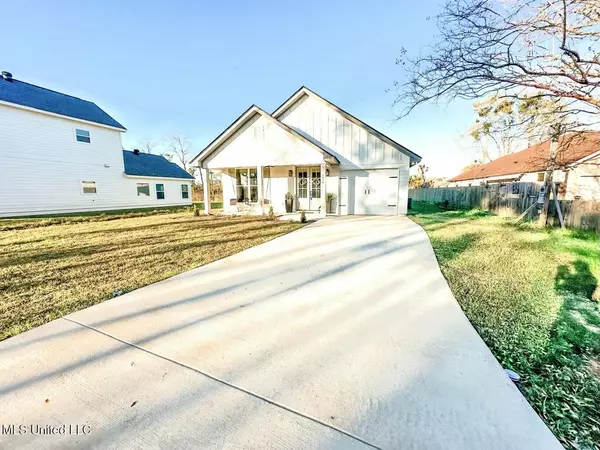 Waveland, MS 39576,103 Lakeside Drive