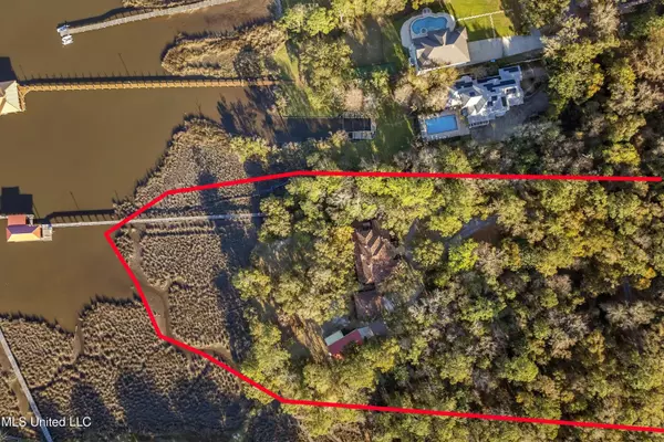 Ocean Springs, MS 39564,1105 Le Voyageur Drive