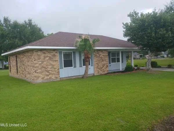 104 Tiffany Street, Waveland, MS 39576
