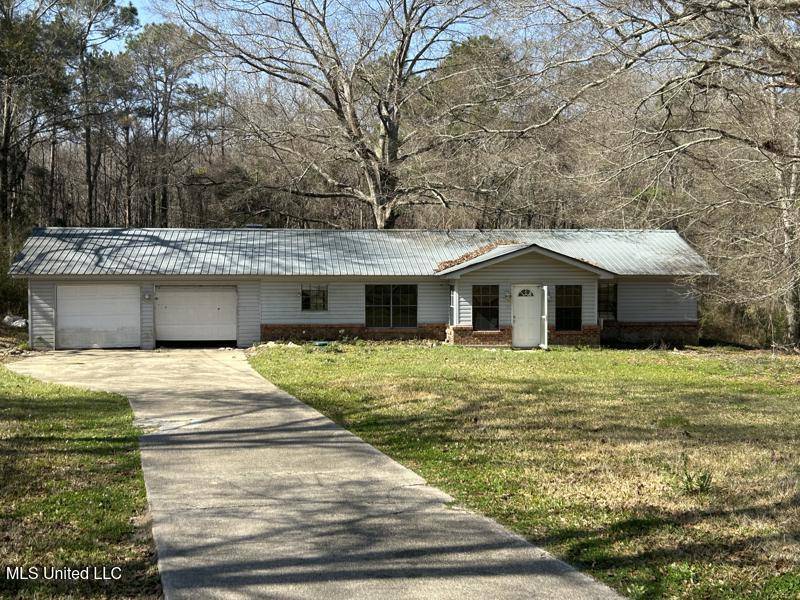 2728 Dogwood Lane, Moss Point, MS 39562