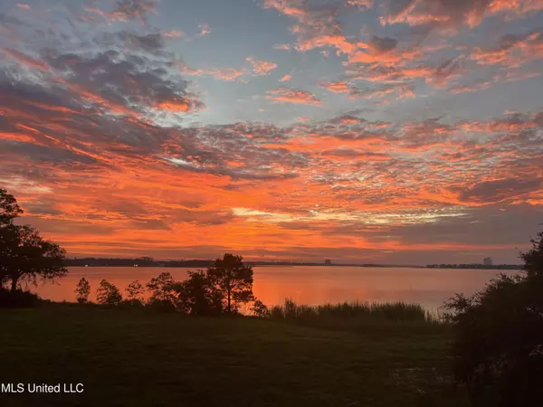 Biloxi, MS 39532,630 Bay Cove Drive ##114