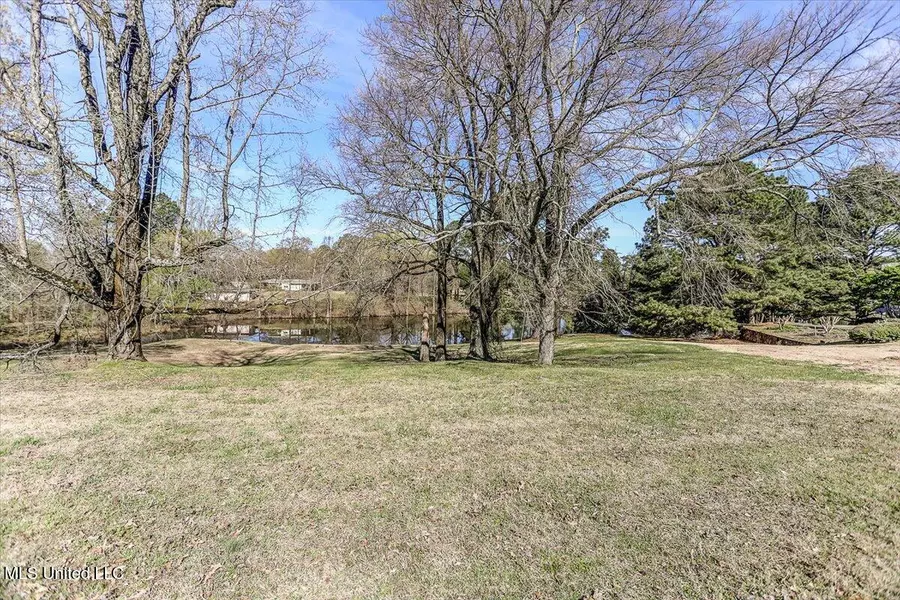 89 Cedar Lake Drive, Walls, MS 38680