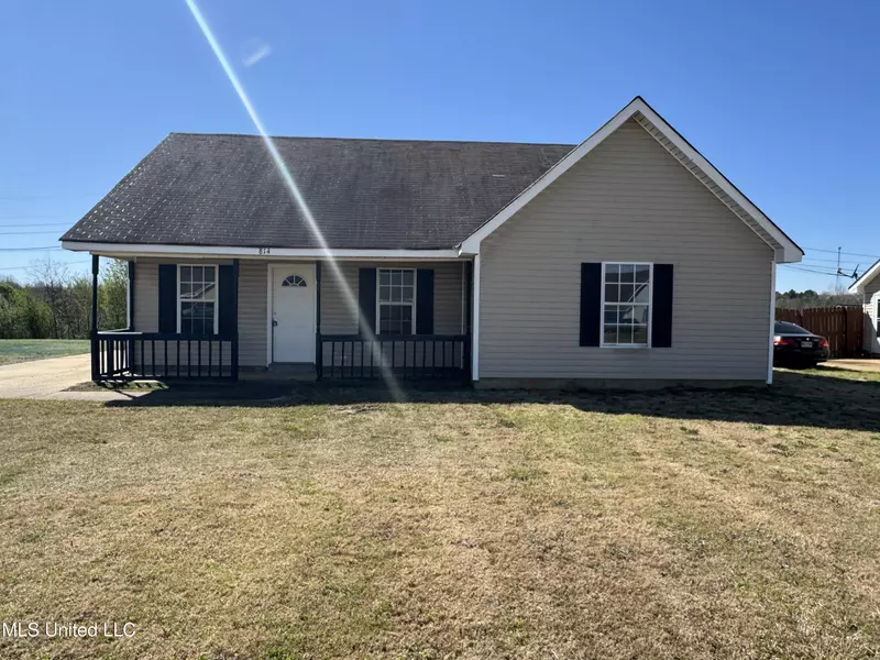 814 W Ridge Cove, Holly Springs, MS 38635
