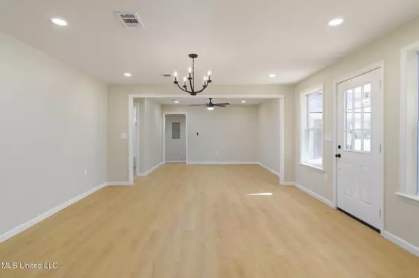 Petal, MS 39465,142 W 5th Avenue