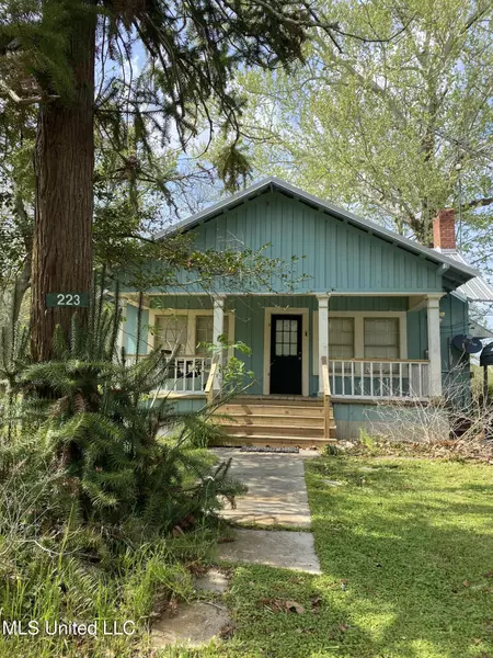 223 Deadening Road, Jonesville, LA 71343