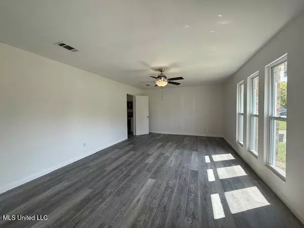 D'iberville, MS 39540,352 Annette Lane