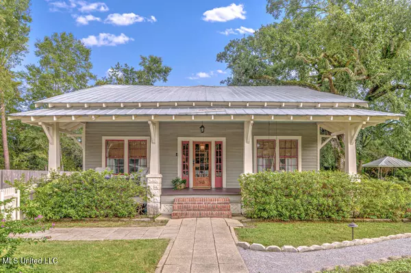 Waveland, MS 39576,513 Jeff Davis Avenue