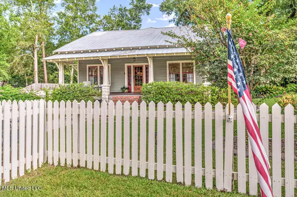 Waveland, MS 39576,513 Jeff Davis Avenue