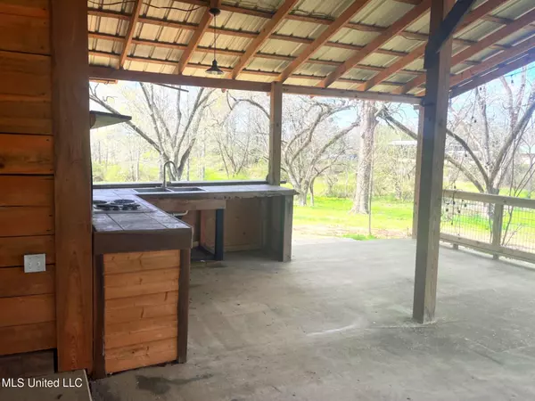 Bay Springs, MS 39422,17 B Street