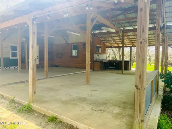 Bay Springs, MS 39422,17 B Street