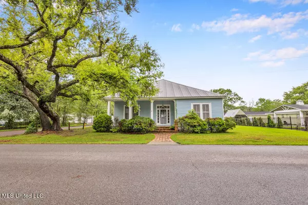 Ocean Springs, MS 39564,1312 Porter Avenue