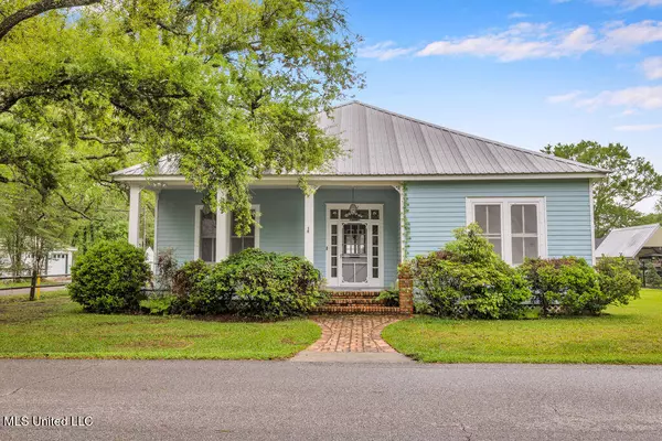 Ocean Springs, MS 39564,1312 Porter Avenue