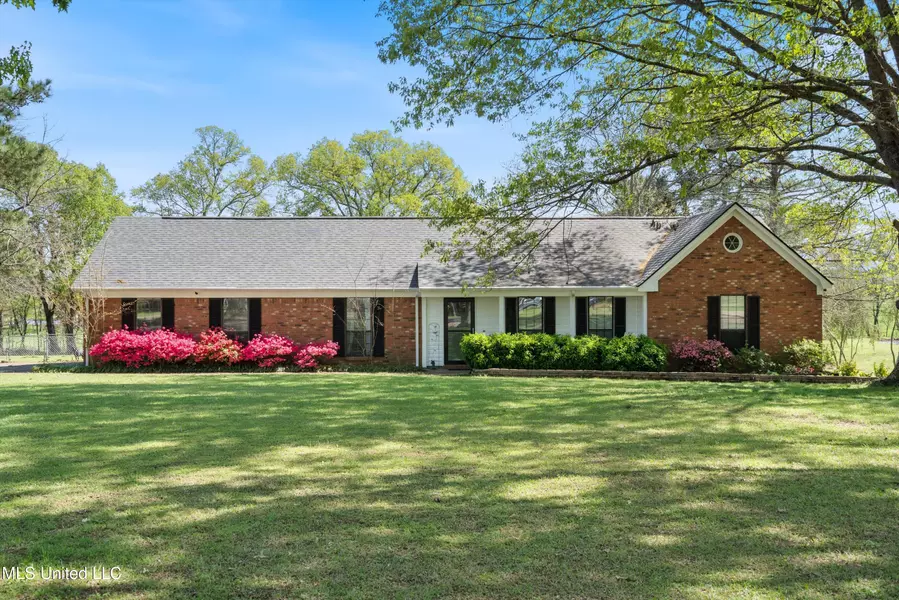 444 Shaker Drive, Senatobia, MS 38668