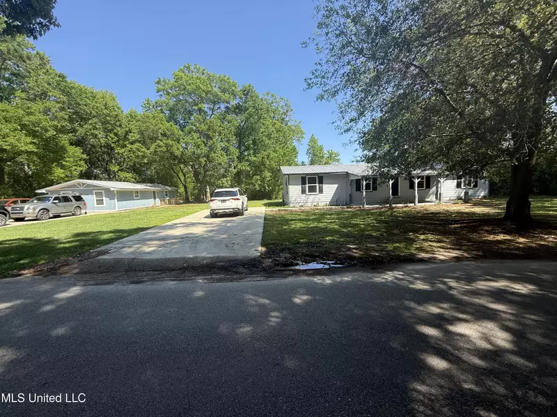 6712 Frank Griffin Road, Moss Point, MS 39563