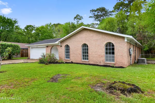 Ocean Springs, MS 39564,2820 Lawnwood Drive