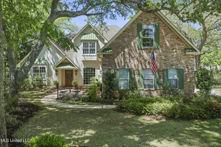 3823 Versailles Court, Ocean Springs, MS 39564