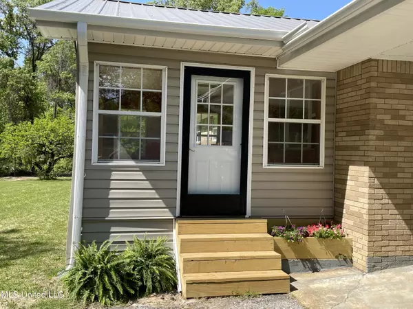 Sarah, MS 38665,5069 Hwy 3