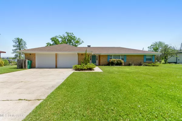 5212 Lakeview Drive, Moss Point, MS 39563