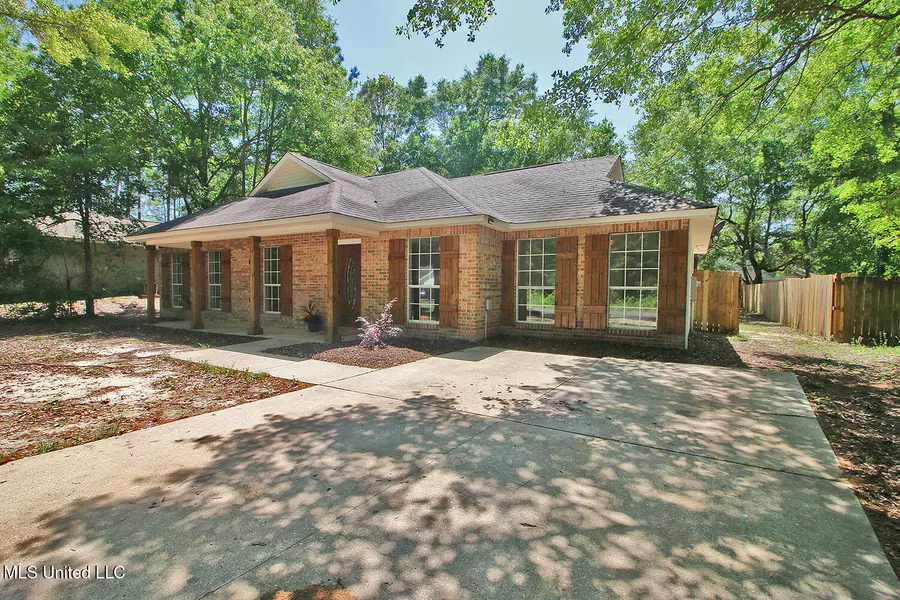 1225 Oak Street, Ocean Springs, MS 39564