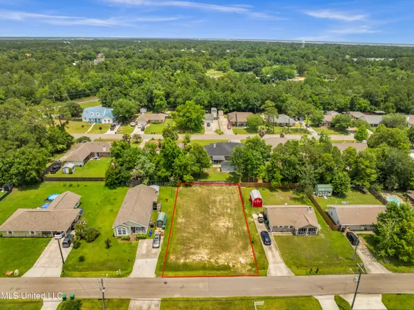 243 Bay Oaks Drive, Bay Saint Louis, MS 39520