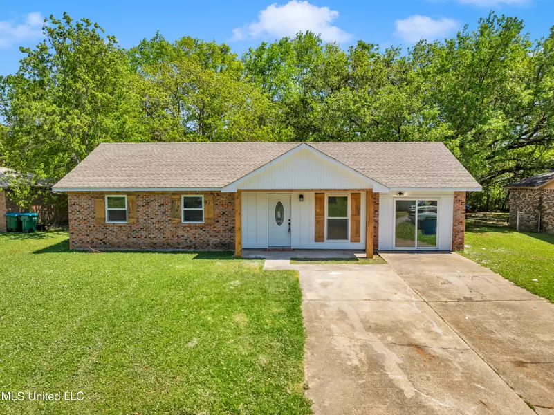 2136 Shadowwood Circle, Gautier, MS 39553
