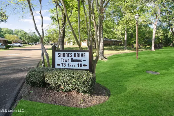 Clinton, MS 39056,18 Shore Drive