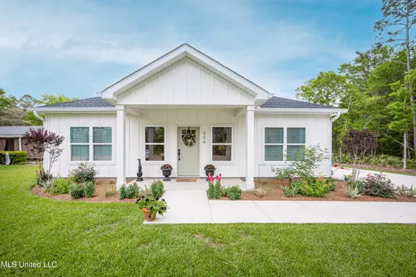 Ocean Springs, MS 39564,504 Peach Street