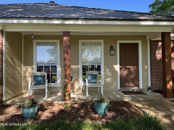 648 Southern Oaks Drive, Florence, MS 39073