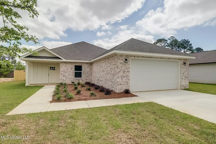 3224 N 9th Street, Ocean Springs, MS 39564