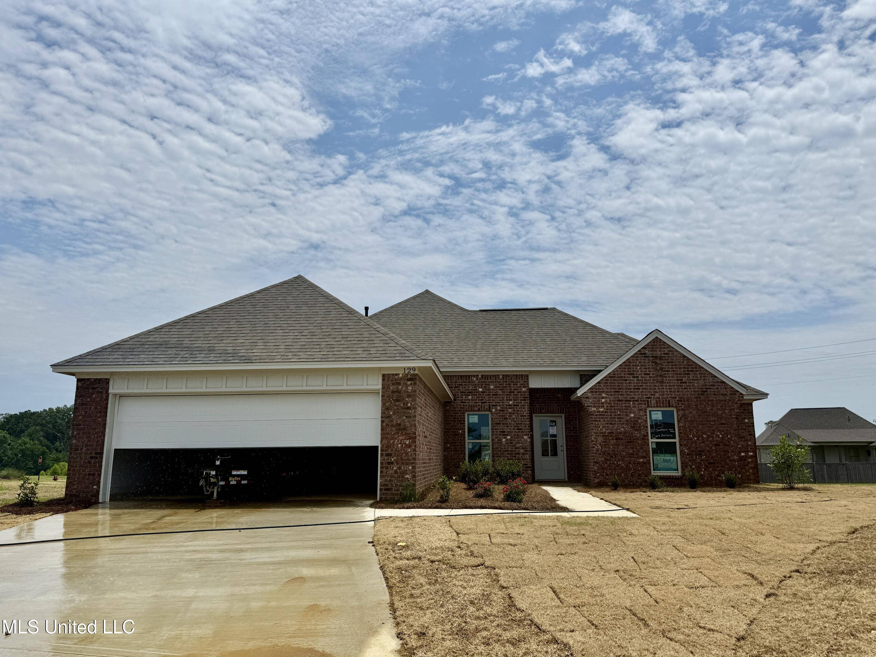 129 Southern Oak Way, Canton, MS 39046