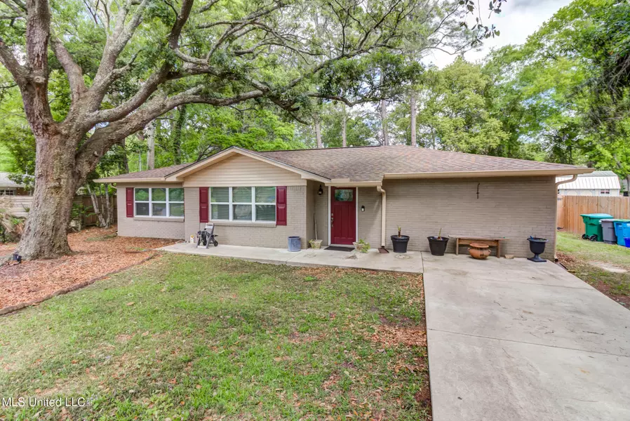 450 Whispering Pine Drive, Ocean Springs, MS 39564