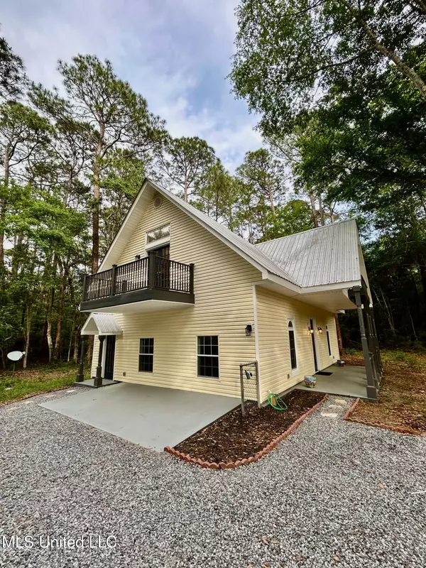 Ocean Springs, MS 39564,1024 Walnut Street