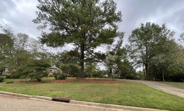 102 Green Drive, Jackson, MS 39211