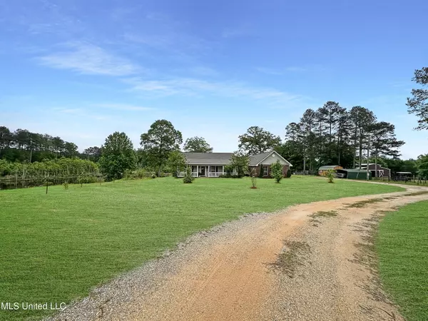 Mount Olive, MS 39119,268 J Smith Road