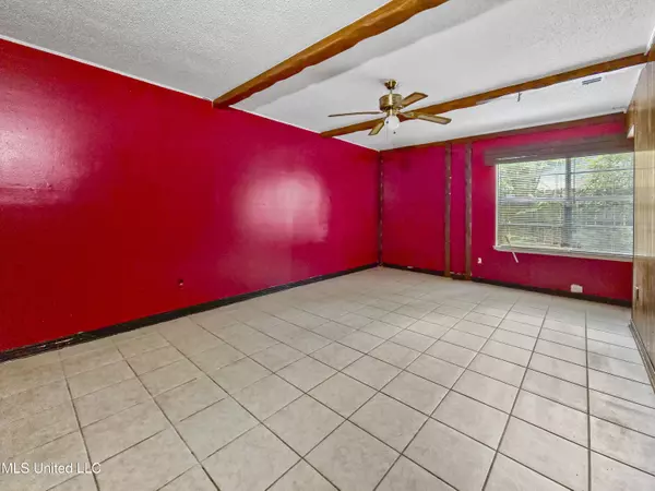 Ocean Springs, MS 39564,1302 Chalmette Avenue