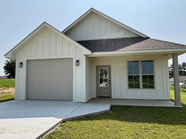 34 Governors Circle,  Poplarville,  MS 39470