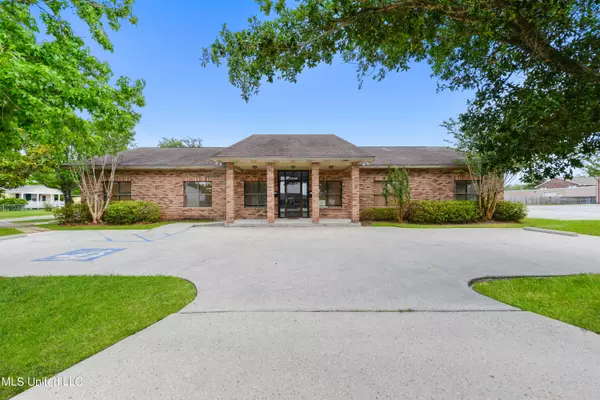 2208 Mclaurin Street #C5, Waveland, MS 39576