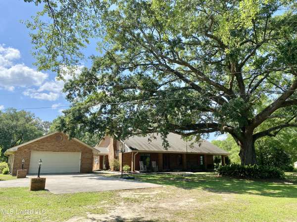 104 Baucum Road, Carriere, MS 39426
