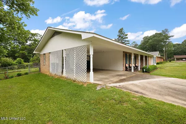 Hazlehurst, MS 39083,232 Pinehurst Circle