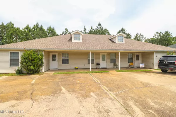 Ocean Springs, MS 39564,8616 Spring Avenue