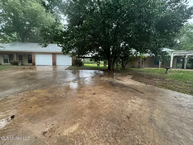 2481 Neil Collins Road, Raymond, MS 39154