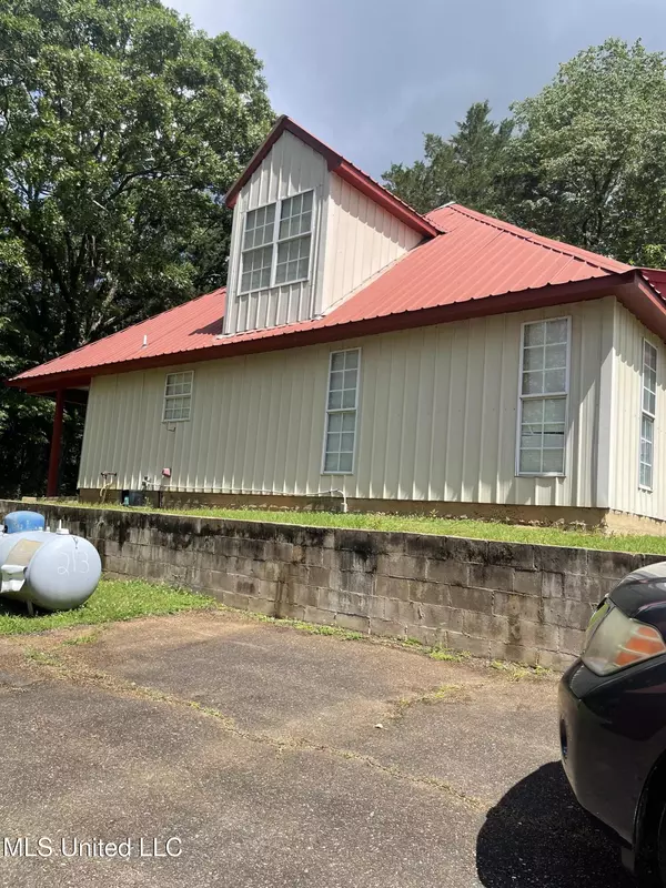 Pope, MS 38658,20 Cedar Heights