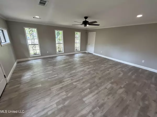 Greenwood, MS 38930,215 Quail Trail