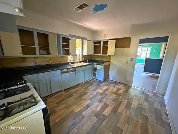 Magee, MS 39111,117 SE 5th Avenue