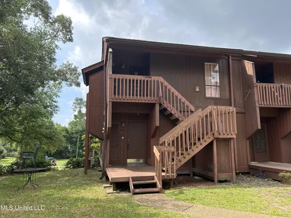 150 Lakeside Villa #J, Diamondhead, MS 39525