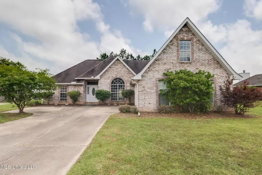 2909 Village Circle, Ocean Springs, MS 39564